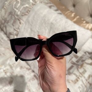 Black Sunglasses PR19ZS